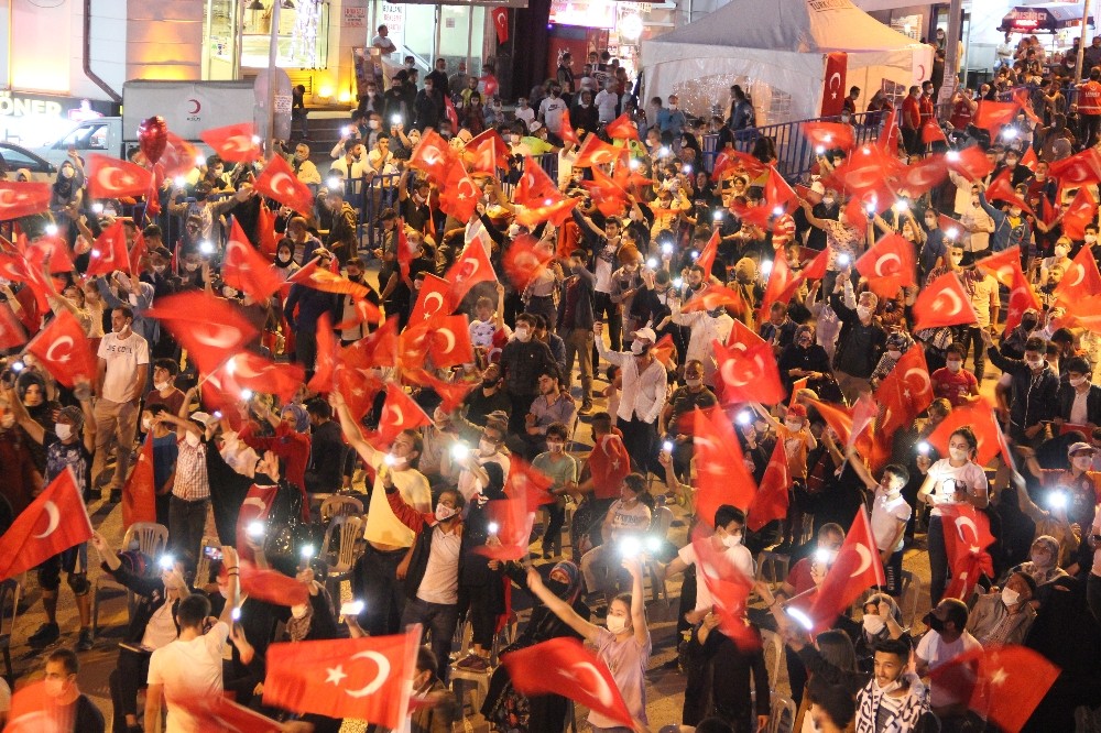 TÜRK BASINI GÖREVİNİ YAPTI